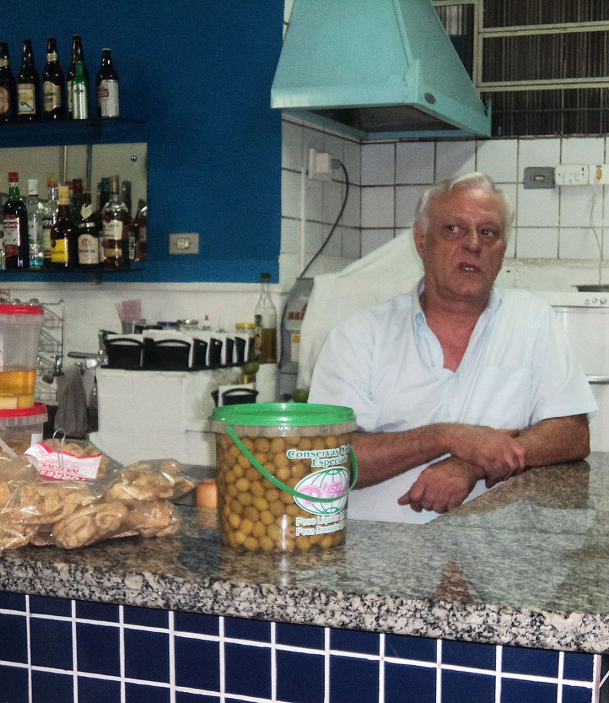 César Augusto Pexe é a terceira geração de donos do estabelecimento (Foto: Ariane Precoma)