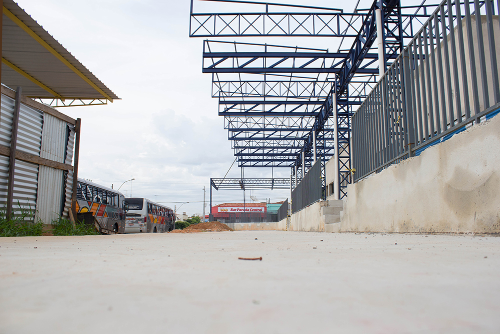 Prefeitura tem seis meses para finalizar a outra metade da obra (Foto: Laila Braghero/O Semanário)