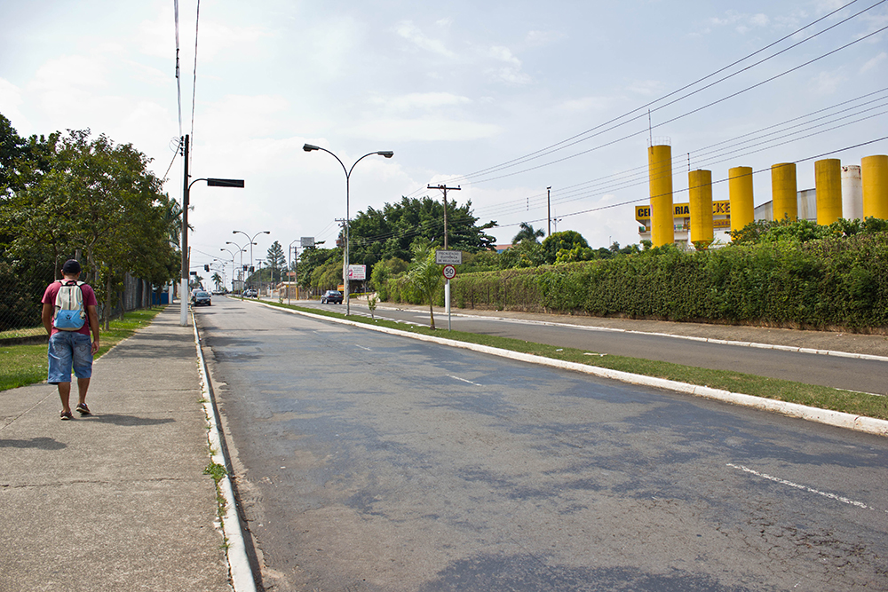 Odor fétido é sentido nas proximidades da entrada do Parque Ecológico (Foto: Laila Braghero/O Semanário)