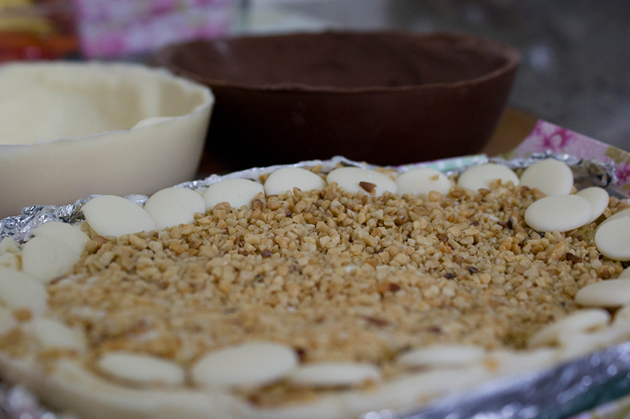 Nozes e amendoim é o recheio mais procurado, segundo Daniele (Foto: Laila Braghero/O Semanário)